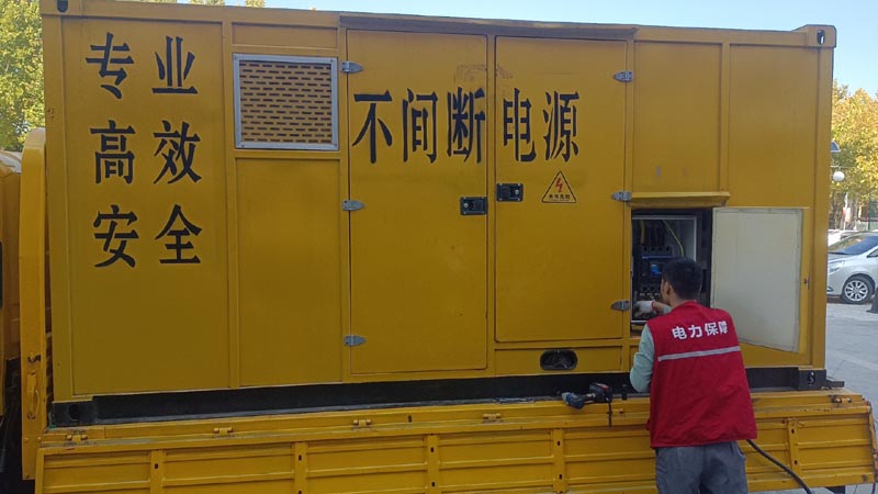 殷都柴油发电机组和UPS电源配合使用时，如何避免切换过程中的电力中断？