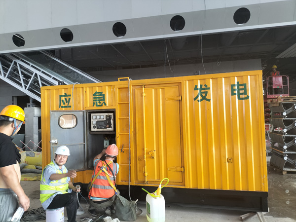 殷都怎样判断空气滤清器是否需要更换？